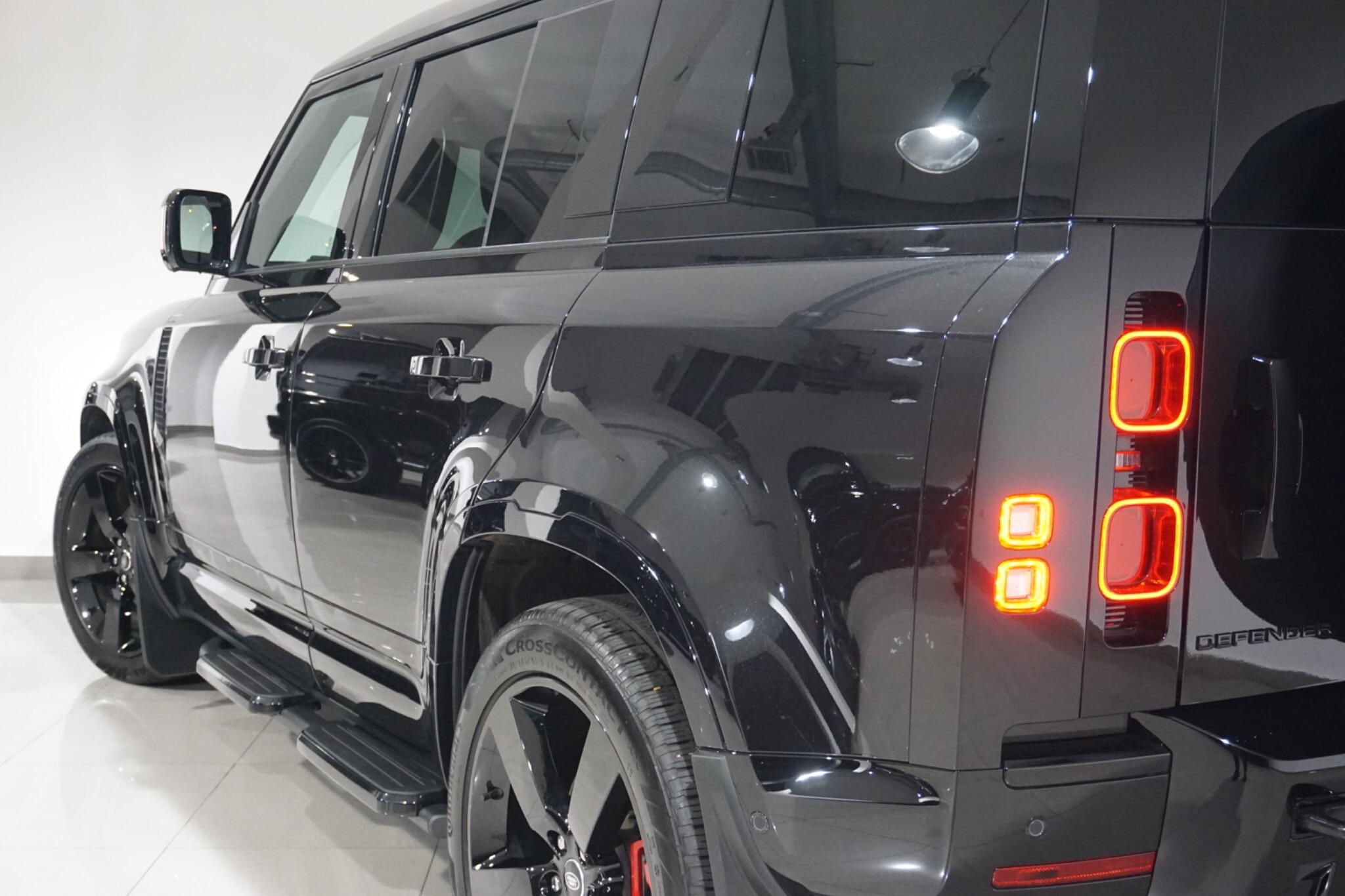 Land Rover Defender 110 3.0 D300 MHEV X-Dynamic HSE SUV 5dr Diesel Auto 4WD Euro 6 (s/s) (300 ps)